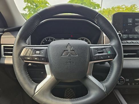 Used 2024 Mitsubishi Outlander SE AWD/4WD image 11