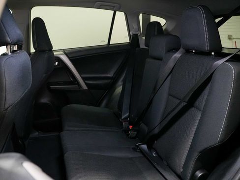 Used 2018 Toyota RAV4 XLE FWD image 15