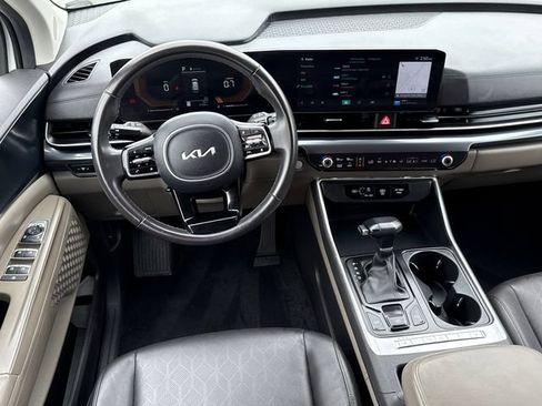 Used 2025 Kia Carnival FWD image 21