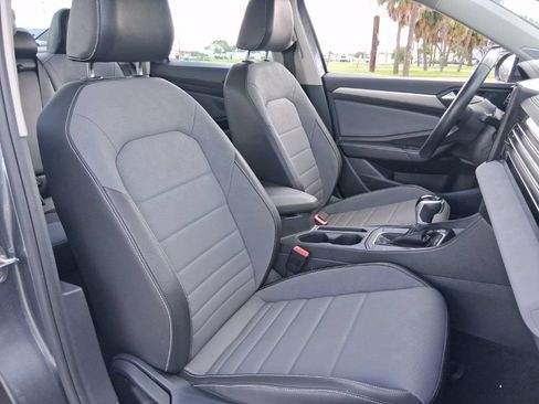 Used 2025 Volkswagen Jetta SE FWD image 17