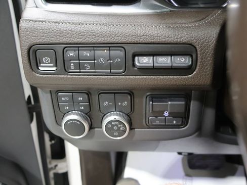 Used 2021 GMC Yukon Denali w/ Denali Premium Package AWD/4WD image 38