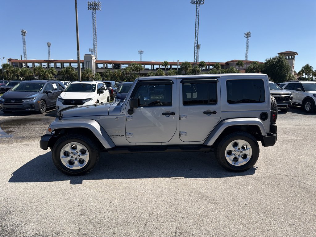 Used 2014 Jeep Wrangler Unlimited Sahara w/ Max Tow Package AWD/4WD image 7