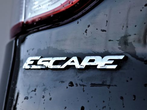 Used 2015 Ford Escape SE image 12