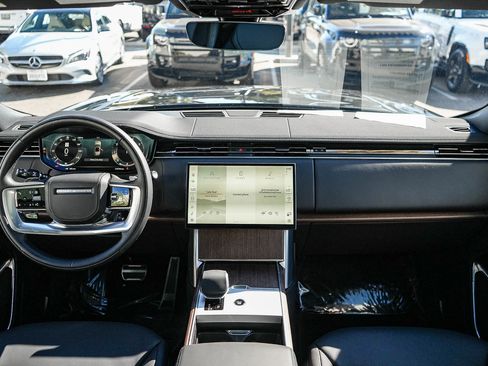 Certified 2026 Land Rover Range Rover Long Wheelbase SE AWD/4WD image 13
