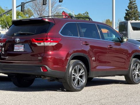 Used 2019 Toyota Highlander LE image 3