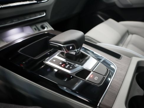 Used 2024 Audi Q5 e Premium w/ Convenience Package image 21
