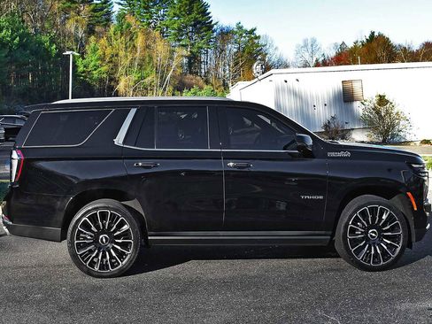 Used 2025 Chevrolet Tahoe High Country AWD/4WD image 6