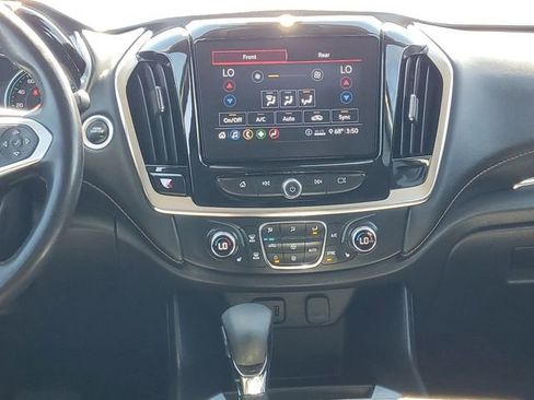 Used 2021 Chevrolet Traverse LT FWD image 32