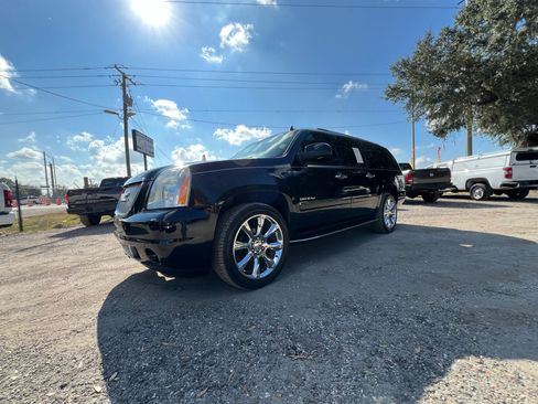 Used 2014 GMC Yukon XL Denali image 40