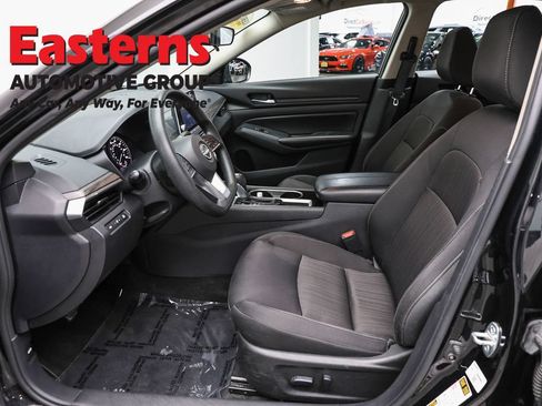 Used 2024 Nissan Altima 2.5 SV FWD image 14