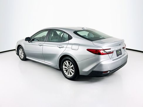 Used 2025 Toyota Camry LE image 5