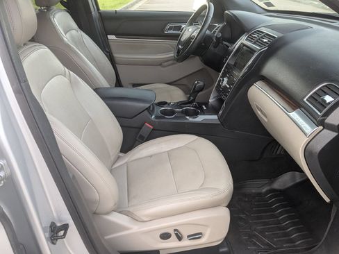 Used 2018 Ford Explorer Limited w/ Equipment Group 301A FWD image 39