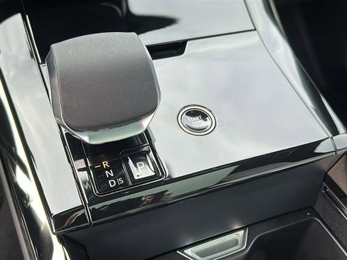 Used 2025 Land Rover Range Rover Sport Dynamic SE image 18