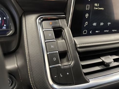 Used 2024 GMC Yukon XL SLT image 23