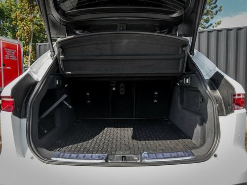 Used 2025 Jaguar F-PACE R-Dynamic S image 8