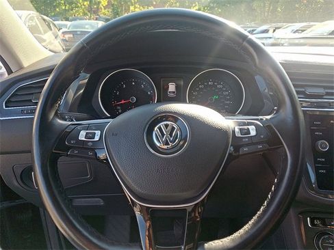 Used 2019 Volkswagen Tiguan SE w/ Panoramic Sunroof Package image 20