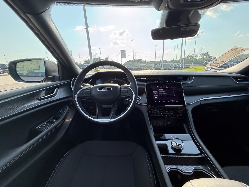 New 2026 Jeep Grand Cherokee 2WD image 8
