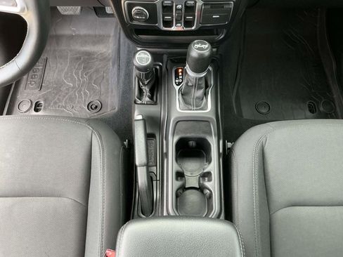 Used 2018 Jeep Wrangler Unlimited Sahara image 22