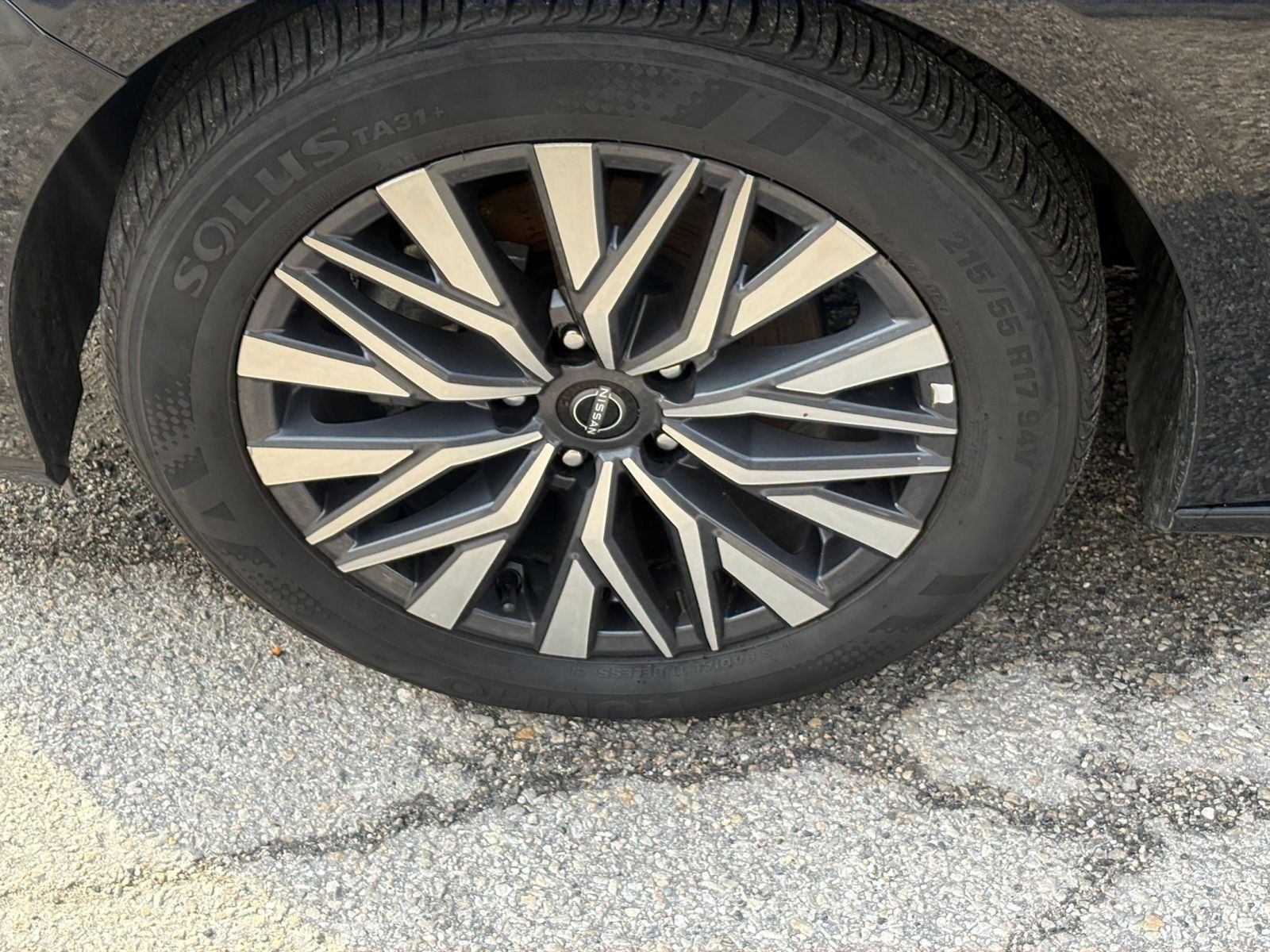 Used 2025 Nissan Altima 2.5 SV FWD image 24