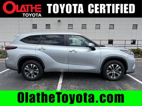 Certified 2024 Toyota Highlander XLE AWD/4WD image 1