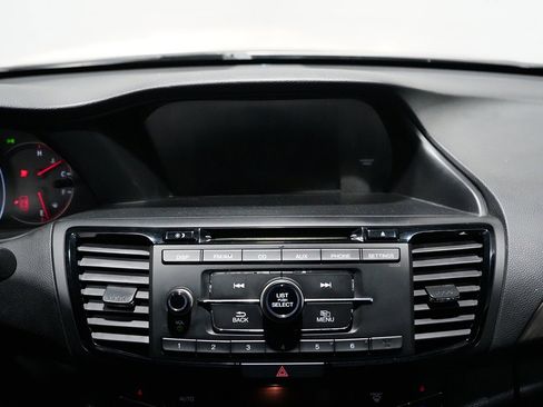 Used 2017 Honda Accord Sport image 11