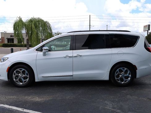 Used 2022 Chrysler Pacifica Limited FWD image 5
