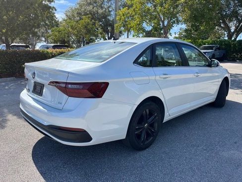 Used 2023 Volkswagen Jetta SE image 4