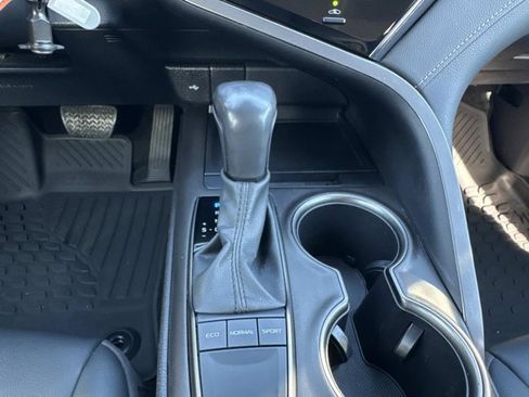 Used 2024 Toyota Camry SE image 29