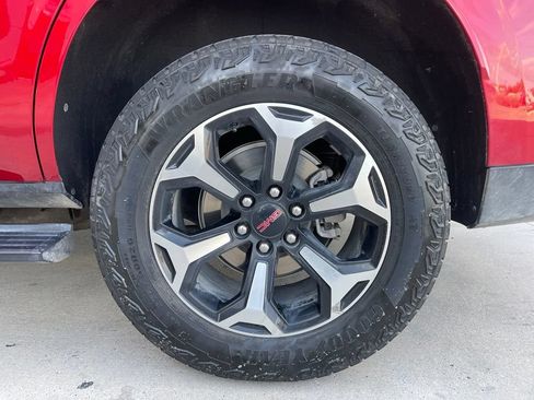 Used 2025 GMC Yukon AT4 w/ AT4 Premium Package AWD/4WD image 20