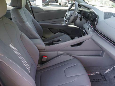 Used 2024 Hyundai Elantra SEL FWD image 16