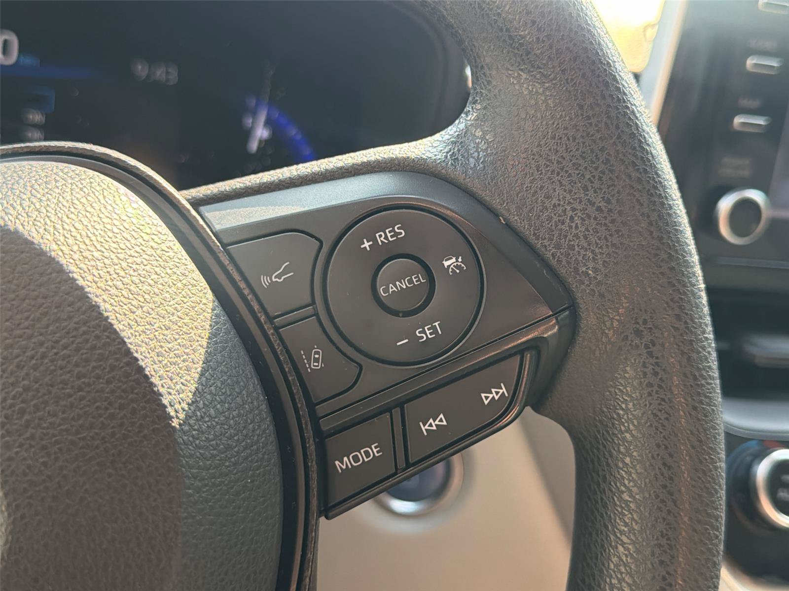 Used 2020 Toyota Corolla LE FWD image 14