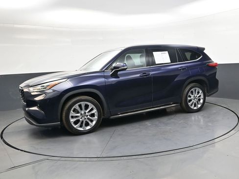 Used 2023 Toyota Highlander Limited FWD image 8