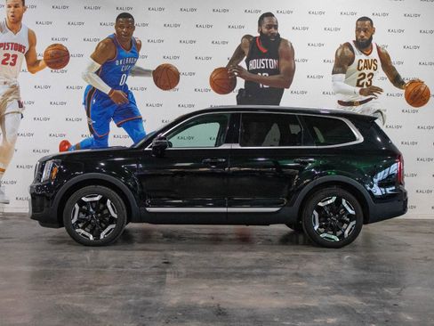 Used 2025 Kia Telluride S FWD image 18