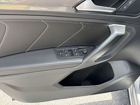 Used 2023 Volkswagen Tiguan SE R-Line image 40