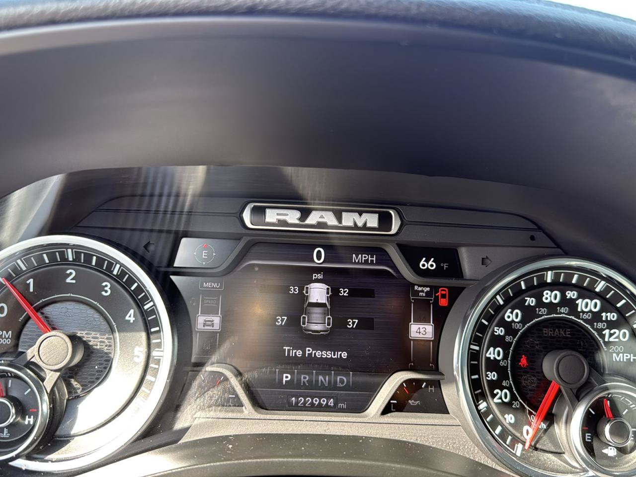 Used 2023 RAM 1500 Laramie w/ Off Road Group AWD/4WD image 22