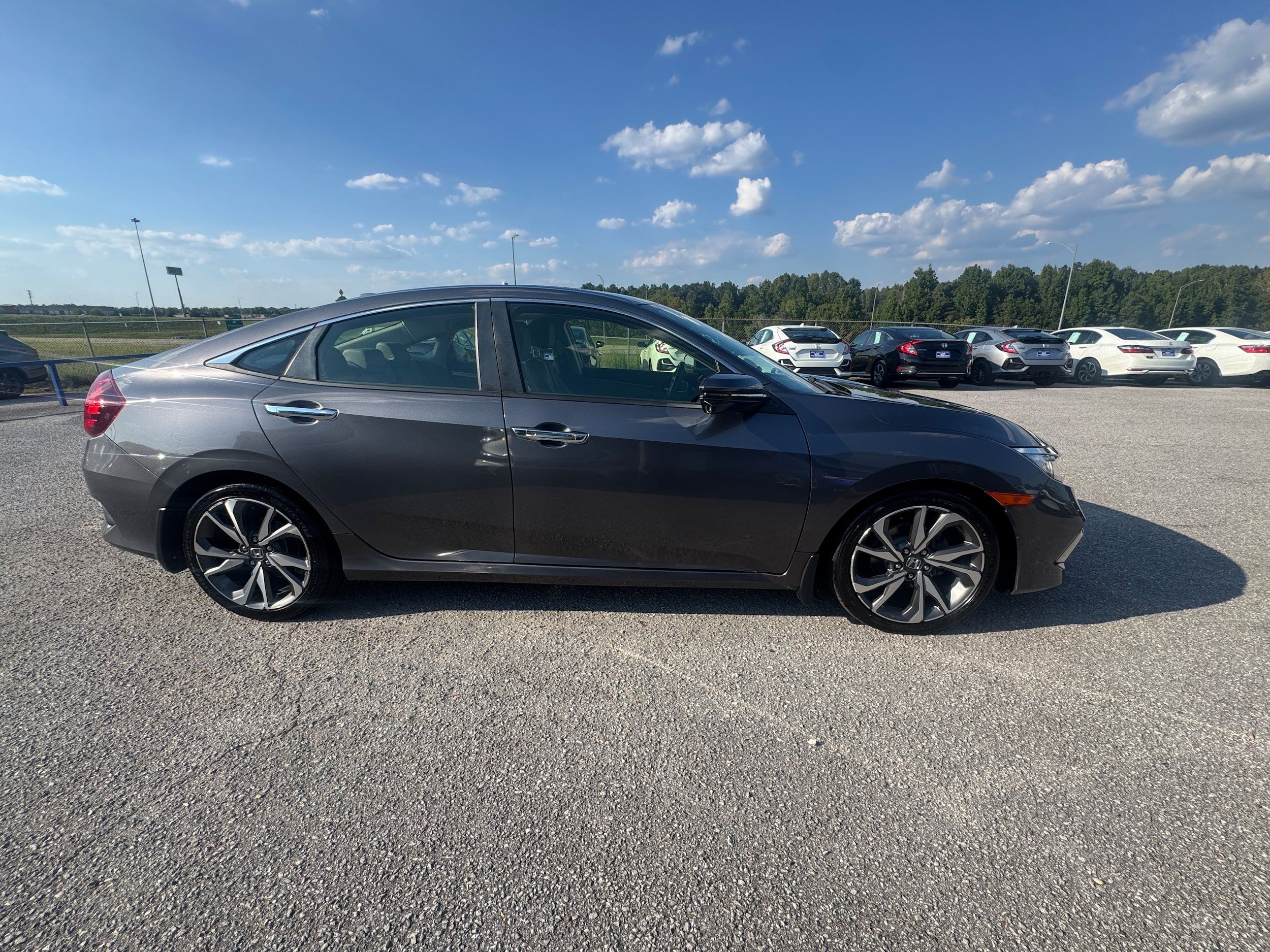 Used 2019 Honda Civic Touring image 1