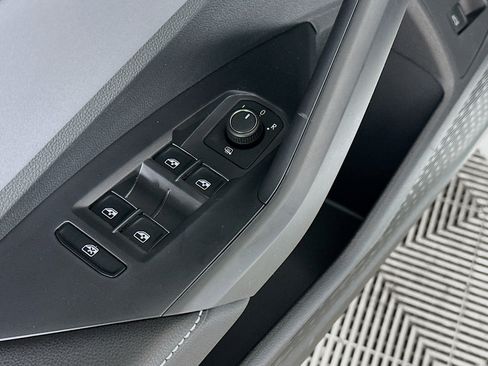 New 2026 Volkswagen Jetta SE FWD image 17