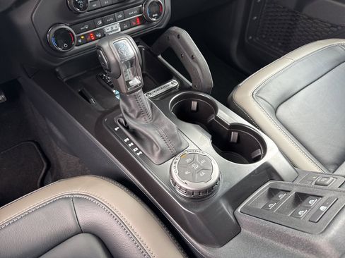 New 2025 Ford Bronco Outer Banks w/ Sasquatch Package image 27