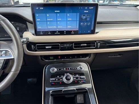 Used 2022 Lincoln Nautilus FWD image 11