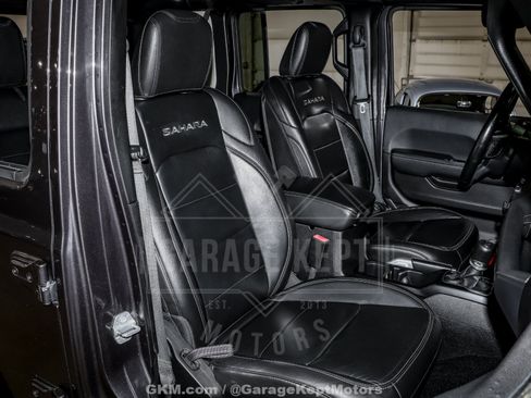 Used 2018 Jeep Wrangler Unlimited Sahara AWD/4WD image 89