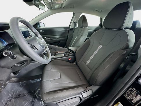 Certified 2026 Hyundai Elantra SE FWD image 11