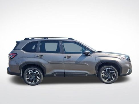 Used 2025 Subaru Forester Limited AWD/4WD image 7