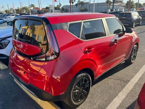 Certified 2025 Kia Soul LX image 6