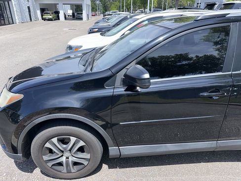 Used 2018 Toyota RAV4 LE image 3