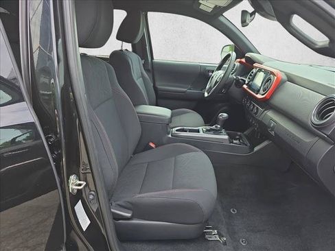 Used 2019 Toyota Tacoma TRD Sport AWD/4WD image 10