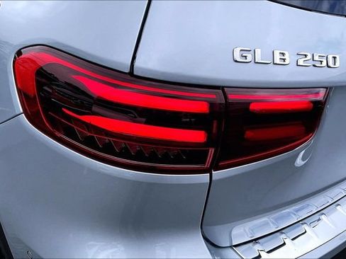 Used 2026 Mercedes-Benz GLB 250 4MATIC image 25