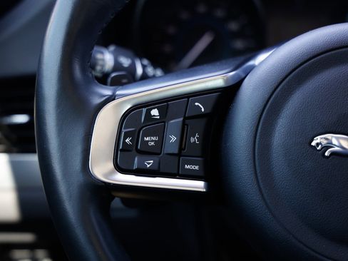 Used 2018 Jaguar XF Prestige image 30