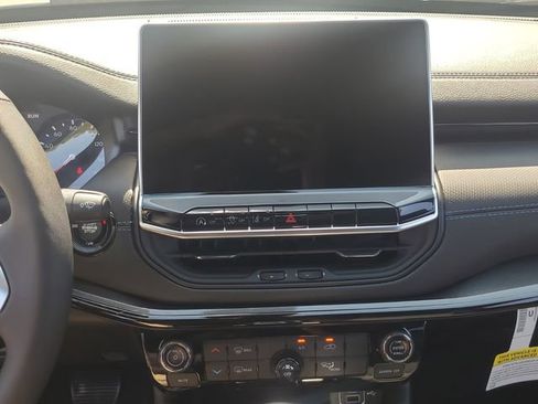 New 2026 Jeep Compass Latitude image 12