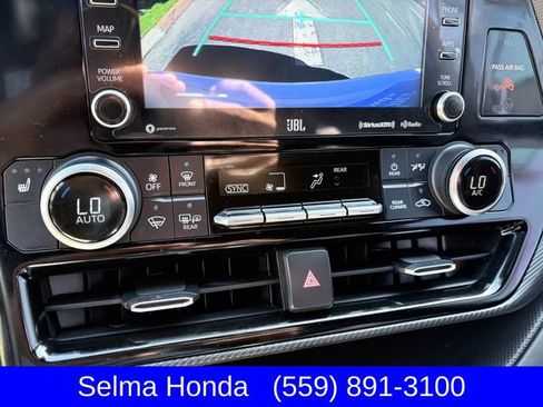Used 2022 Toyota Highlander XSE AWD/4WD image 22