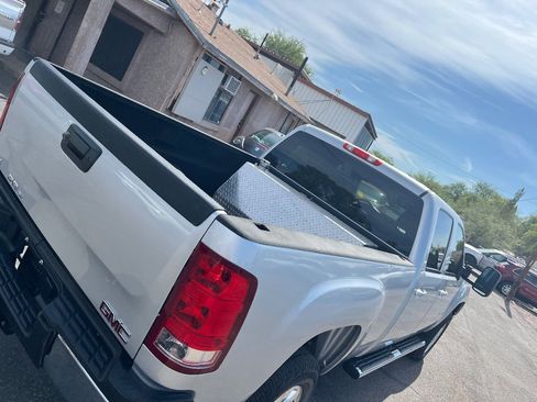 Used 2014 GMC Sierra 2500 SLT w/ Suspension Package, Off-Road AWD/4WD image 47